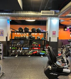 Crunch Fitness – Midtown East